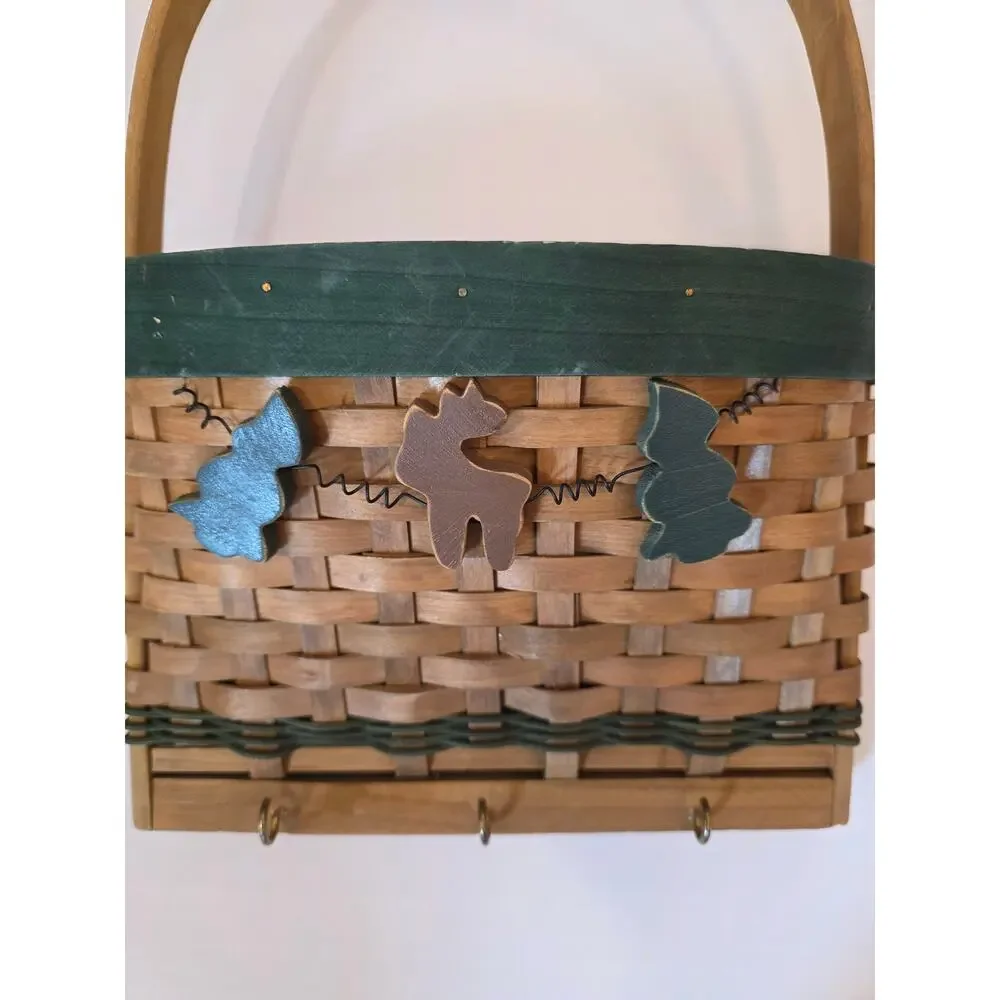 VTG Cabincore Green Woven Hanging Basket Moose Evergreen Key Holder Catchall 90s